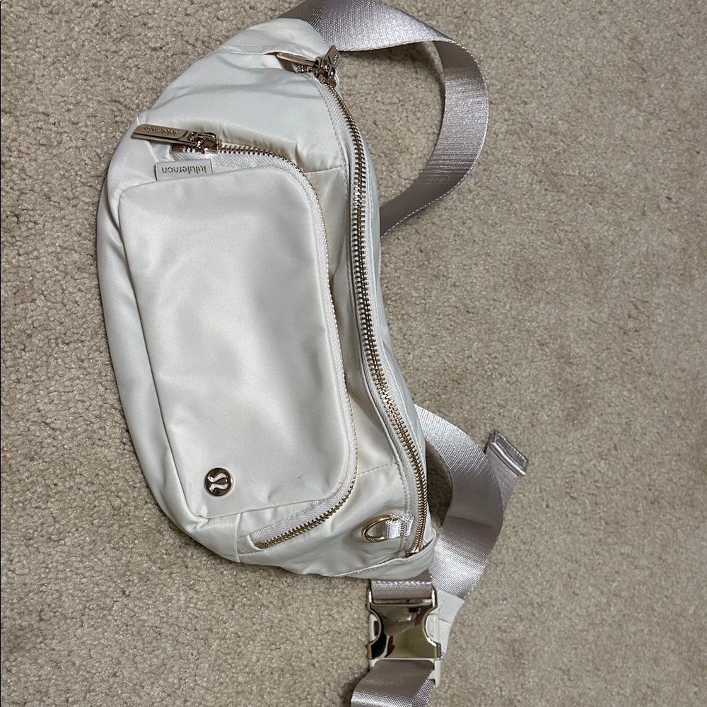 lululemon Everywhere Belt Bag Extra Large Metal Hardware Gold One Size
